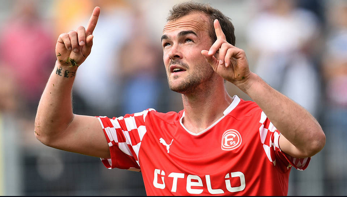 KSC holt Ösi-Stürmer Hoffer