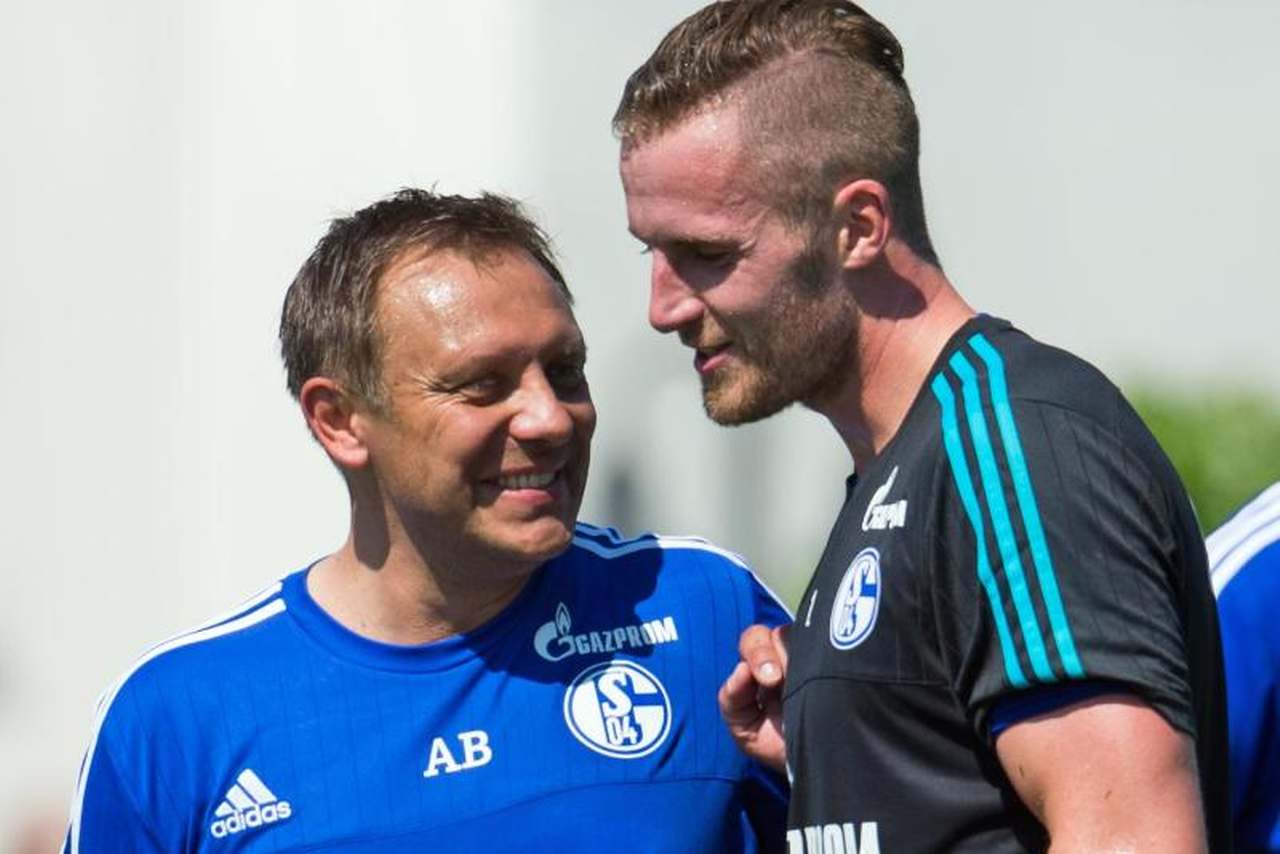 Schalke04: Keeper Ralf Fährmann üb...